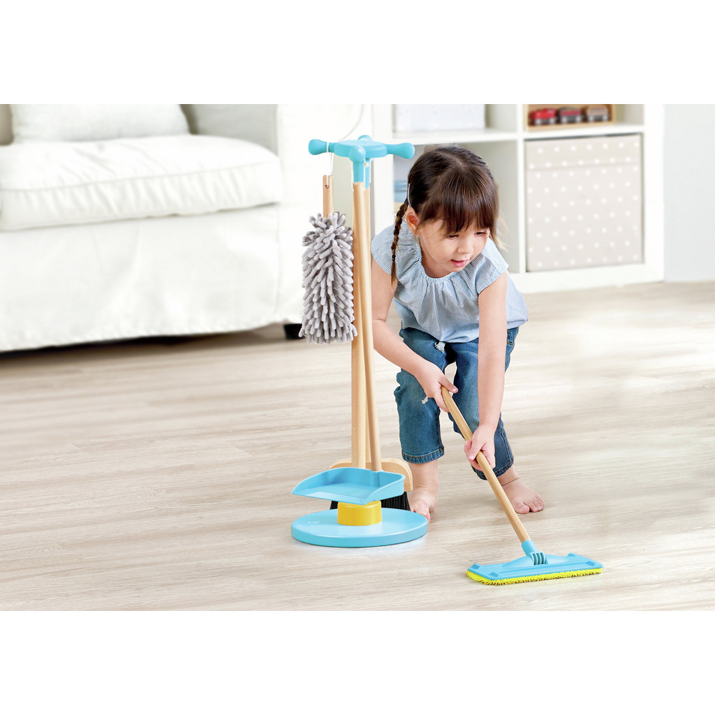 Juego de limpieza con escoba Juego de limpieza con escoba