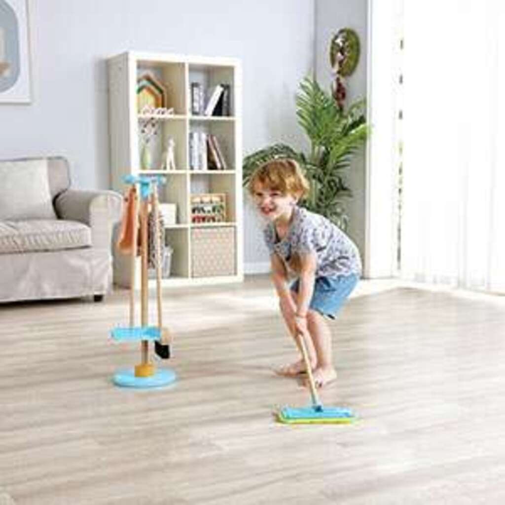 Juego de limpieza con escoba Juego de limpieza con escoba